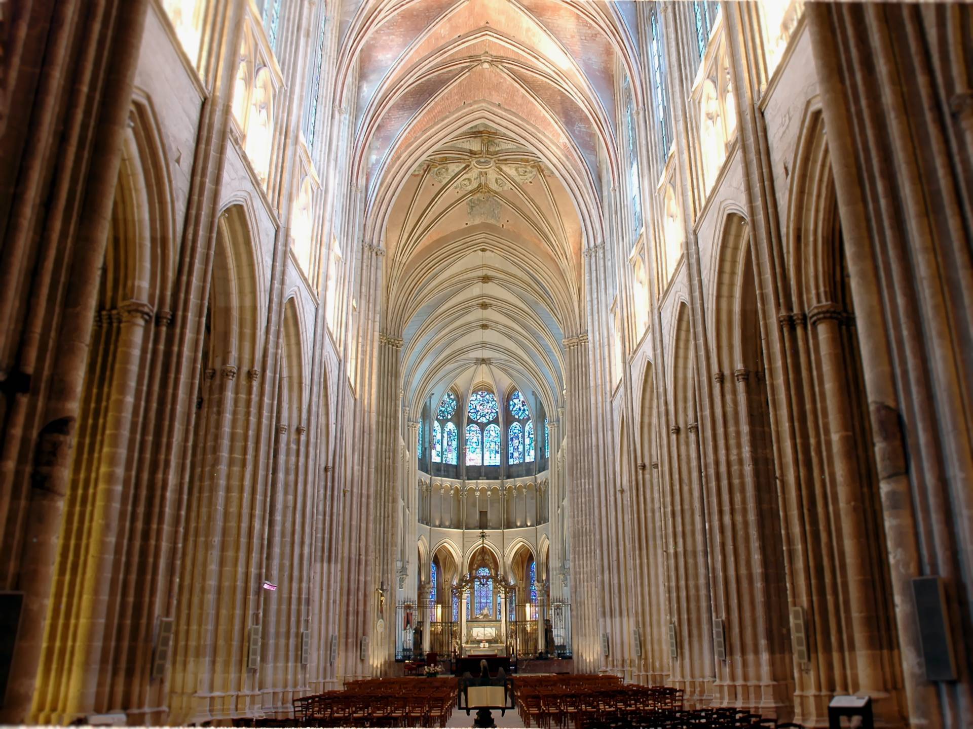 Legendr : La cathédrale St-Etienne d'Auxerre