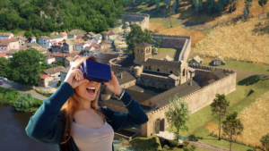 jeune fille avec lunettes Rv. Derriere elle on a une vu panormaique sur Chamalières-sur-Loire