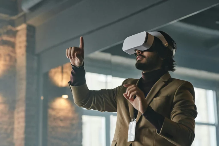 Réalité virtuelle et intelligence artificielle pour les entreprises et les écoles