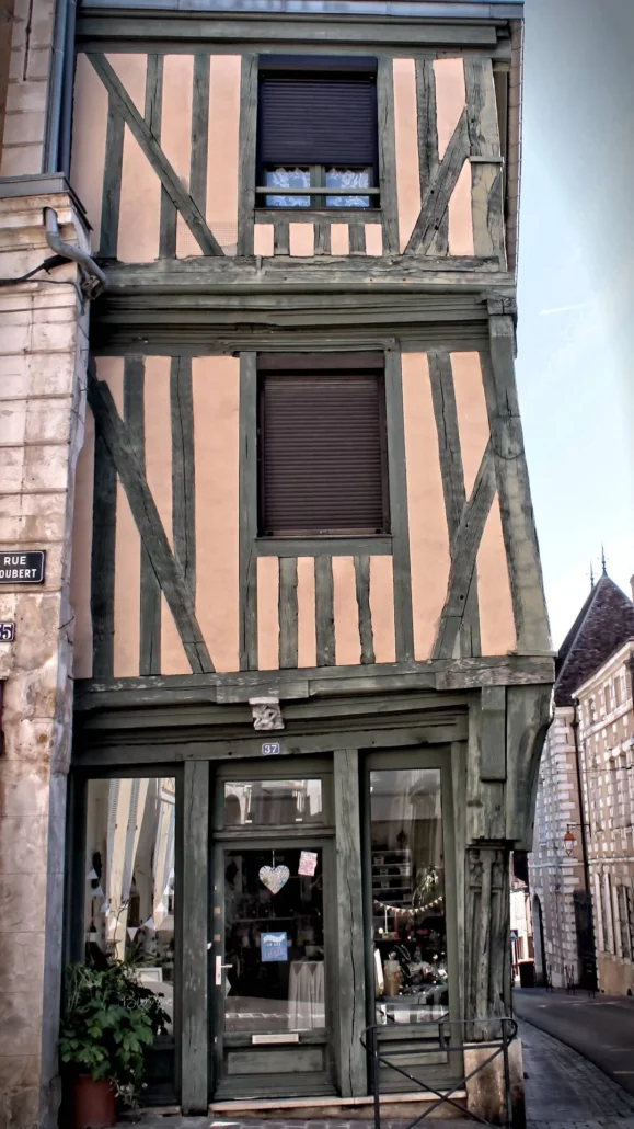 Maisons à pans de bois dans le centre historique d’Auxerre