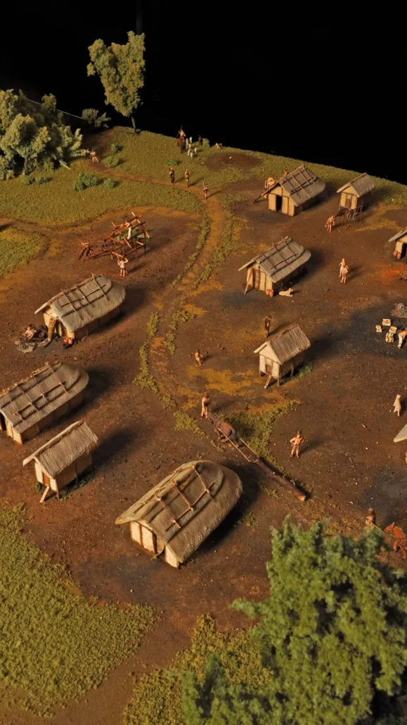 Maquette d'un village de l'âge du Bronze, Cité de la Préhistoire d'Orgnac