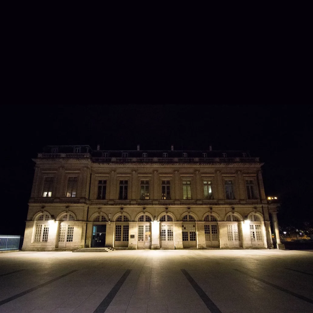 Ancien archevêché de Bourges de nuit, étape des Nuits Lumière
