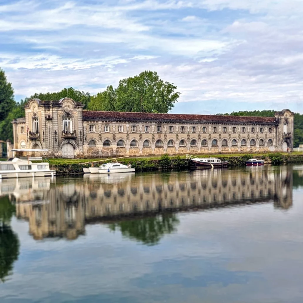Des chais de cognac au bord de la Charente