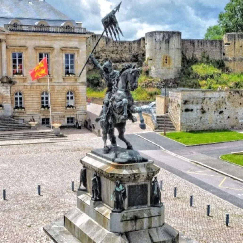 La statue équestre de Guillaume le Conquérant à Falaise