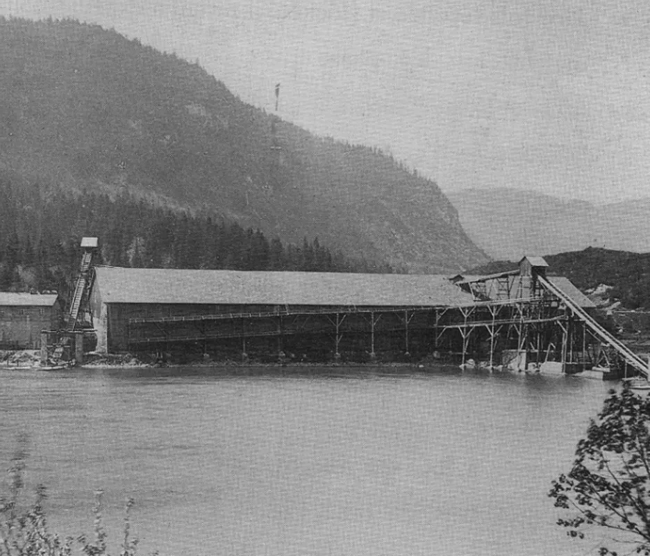 Photographie ancienne de la grande glacière de Sylans