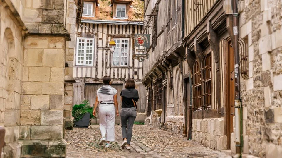 Une rue de la cité fortifiée de Honfleur