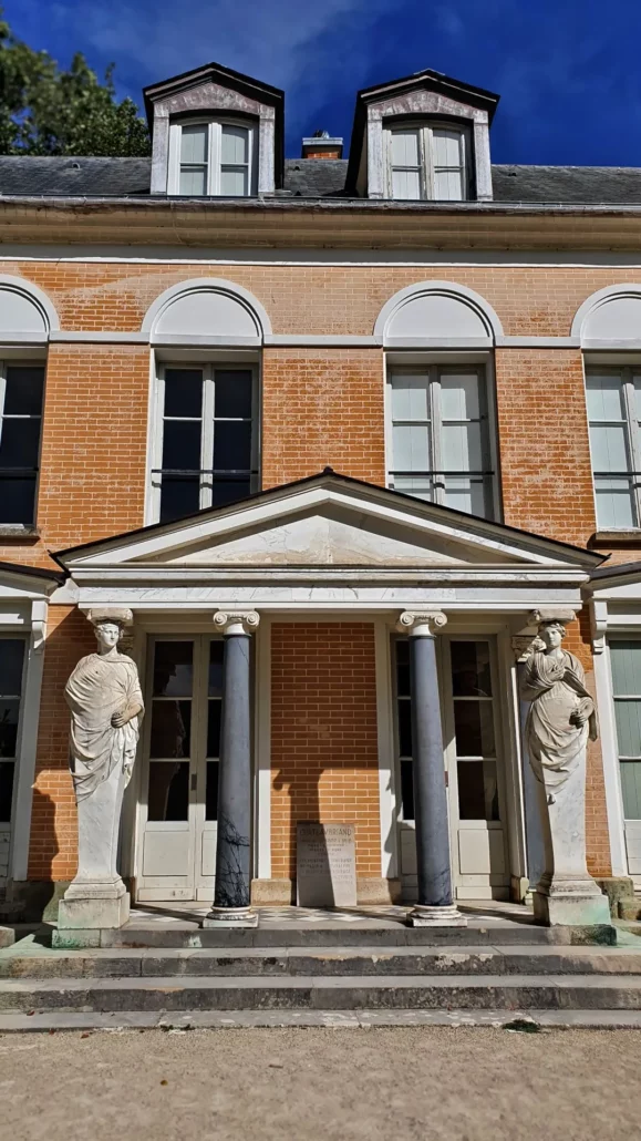 Portique aux cariatides de la maison de Chateaubriand