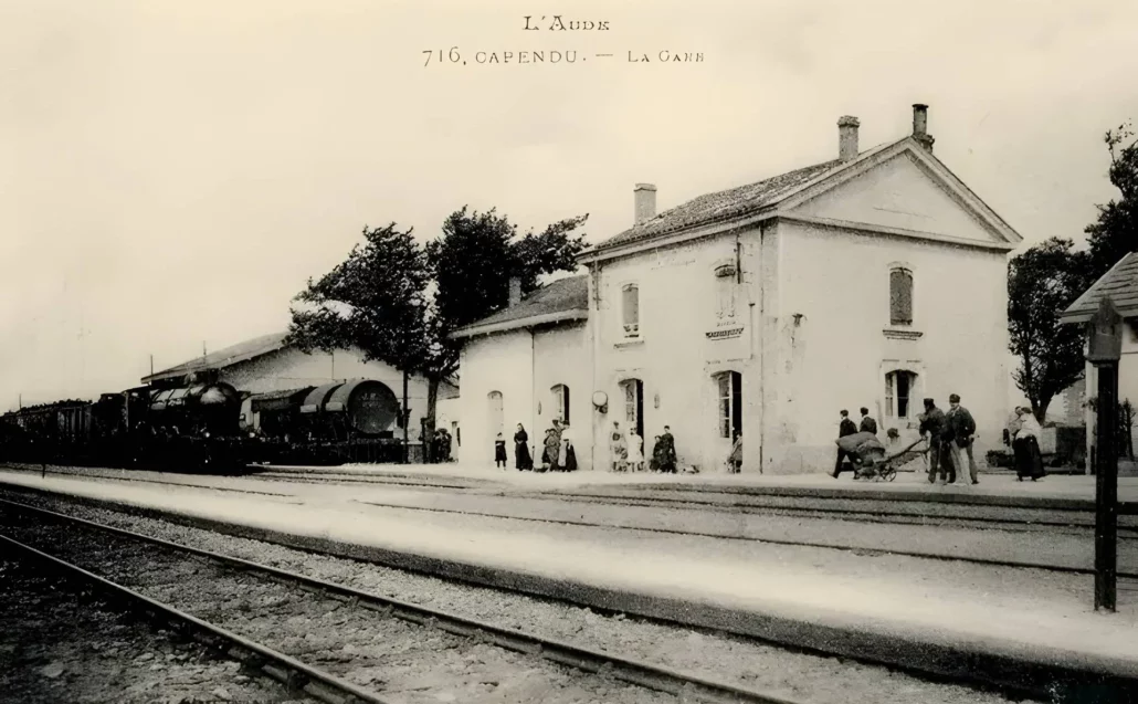 Carte postale ancienne de la gare de Capendu, géolocalisée dans un parcours Legendr
