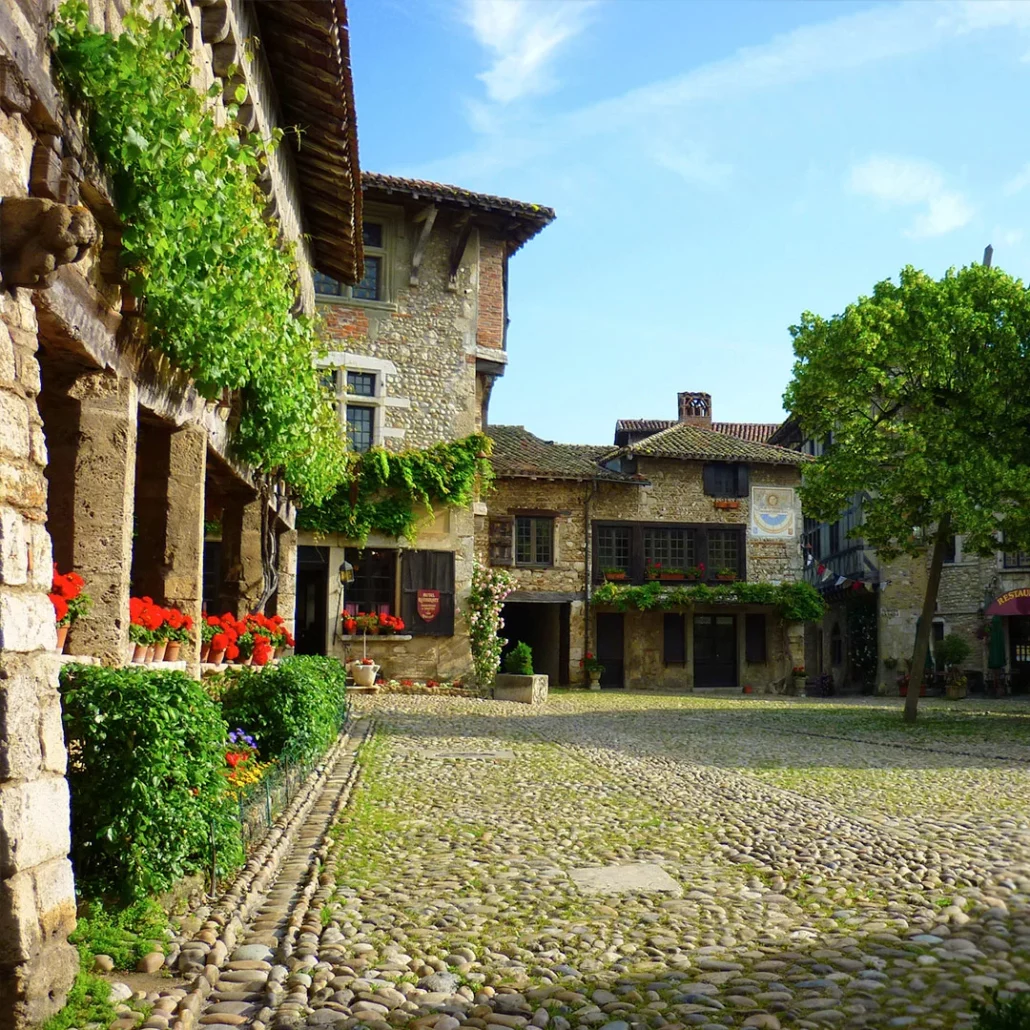 La place de la Halle à Pérouges