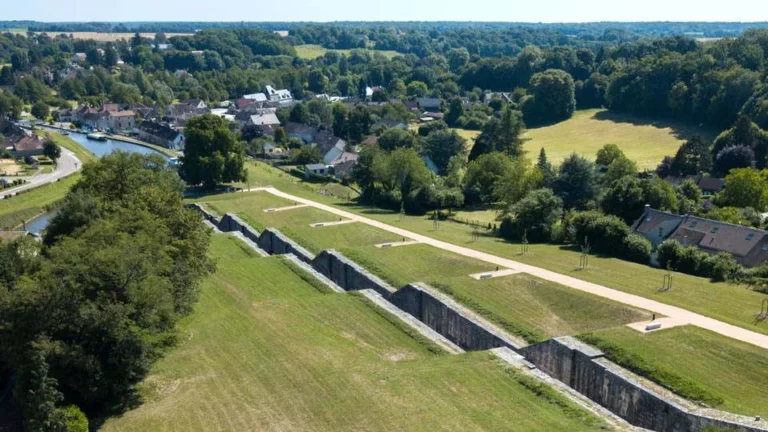 Vue aérienne de l’échelle des Sept-Écluses de Rogny