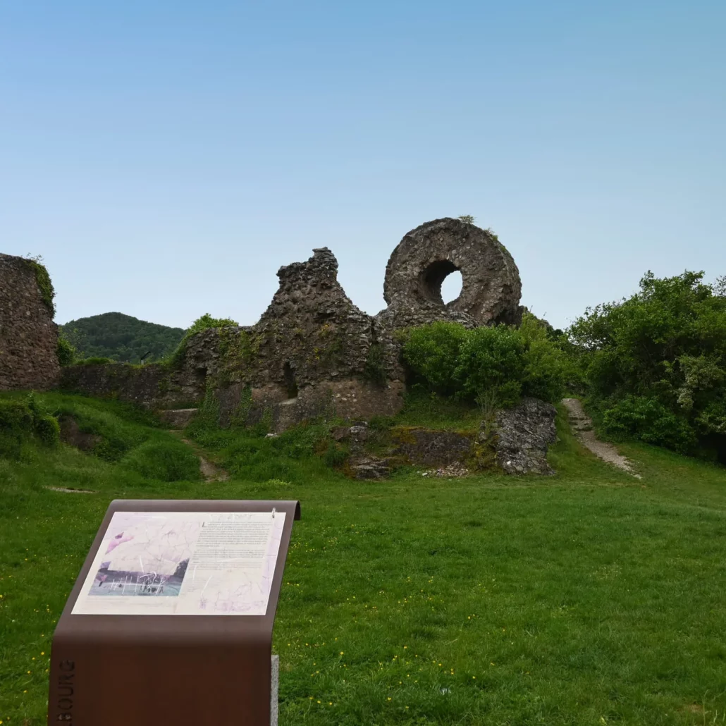 Vestiges de la tour maîtresse du château de l’Engelbourg à Thann