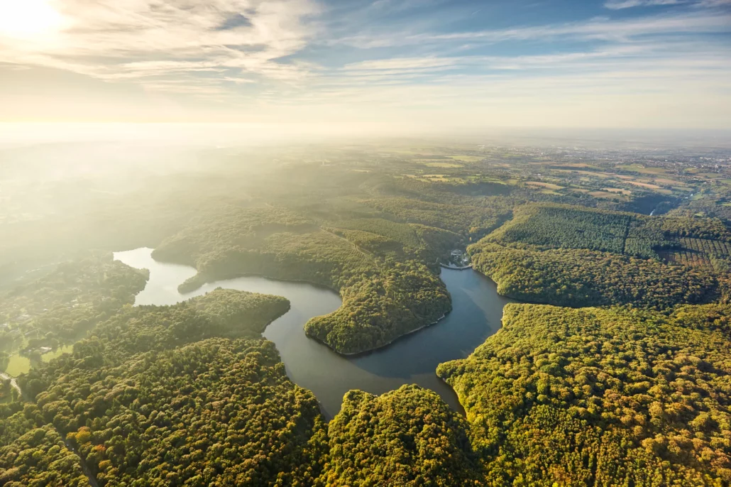 vue aérienne de Mervent, pays de Fontenay